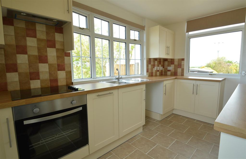 Property photo 3 of 11 004.Jpg