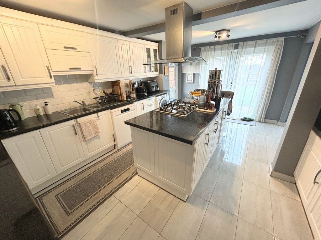 Property photo 3 of 25 Kitchen