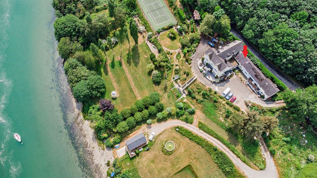 Property photo 2 of 28 Cottage Location