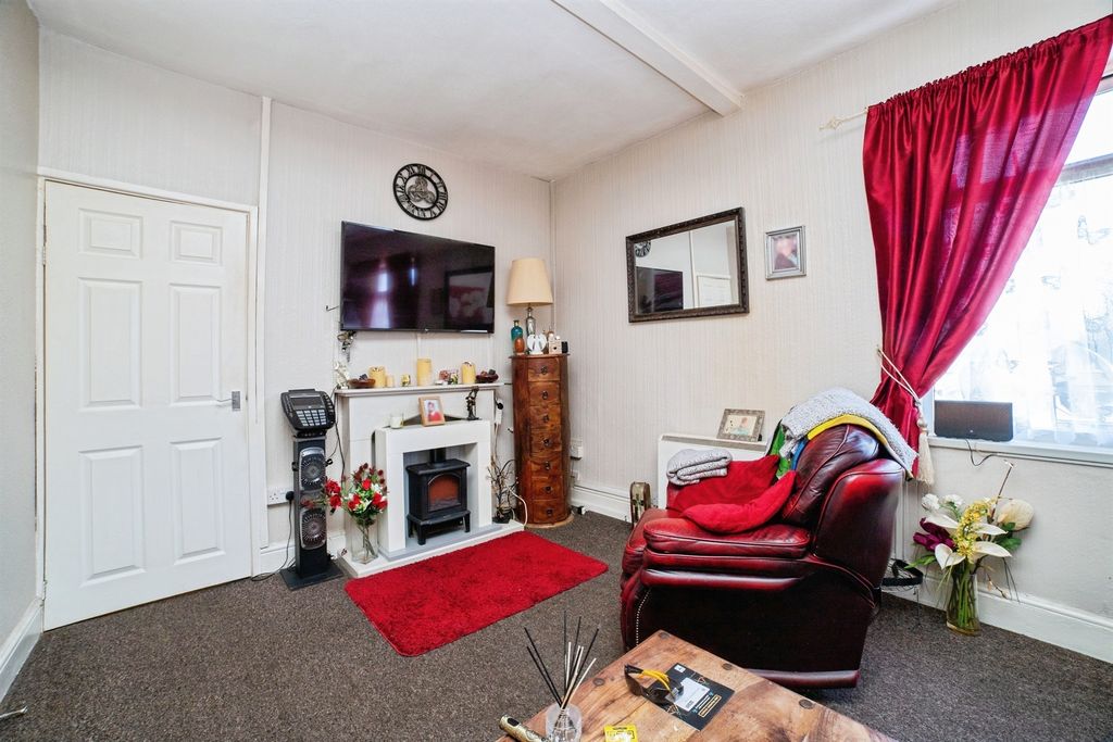 Property photo 2 of 18
