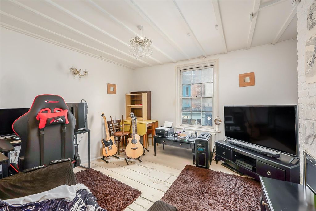 Property photo 3 of 15 Harbour Street, Whitstable