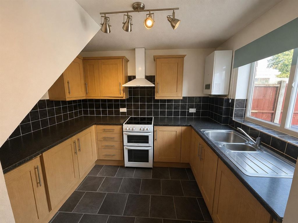 Property photo 3 of 7 Kitchen