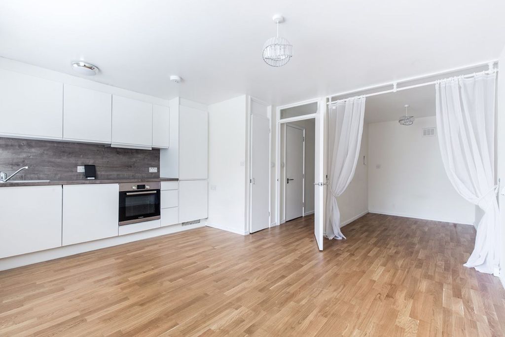 Property photo 2 of 8 Kitchen