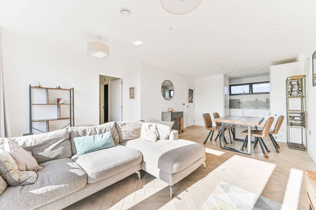 Property photo 3 of 16