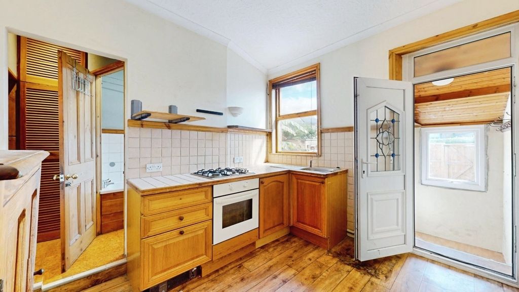 Property photo 3 of 8 Pbox-Img.Jpg