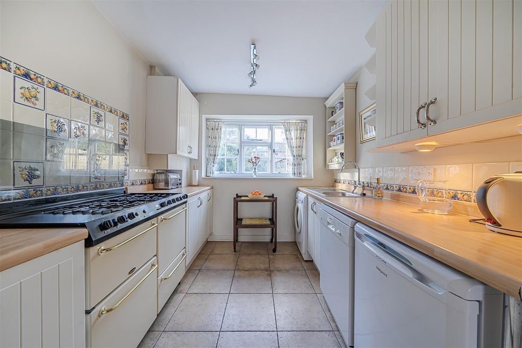 Property photo 3 of 17 Kitchen