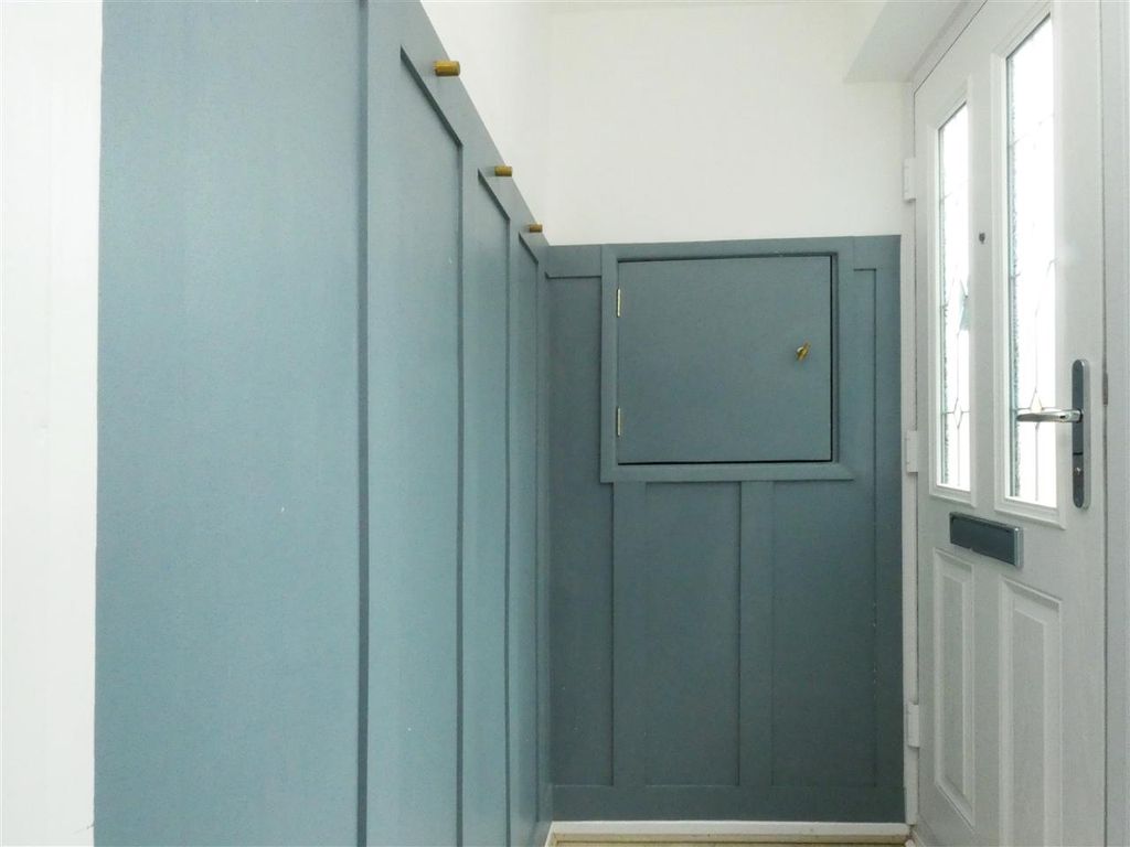Property photo 3 of 20 Entrance Porch