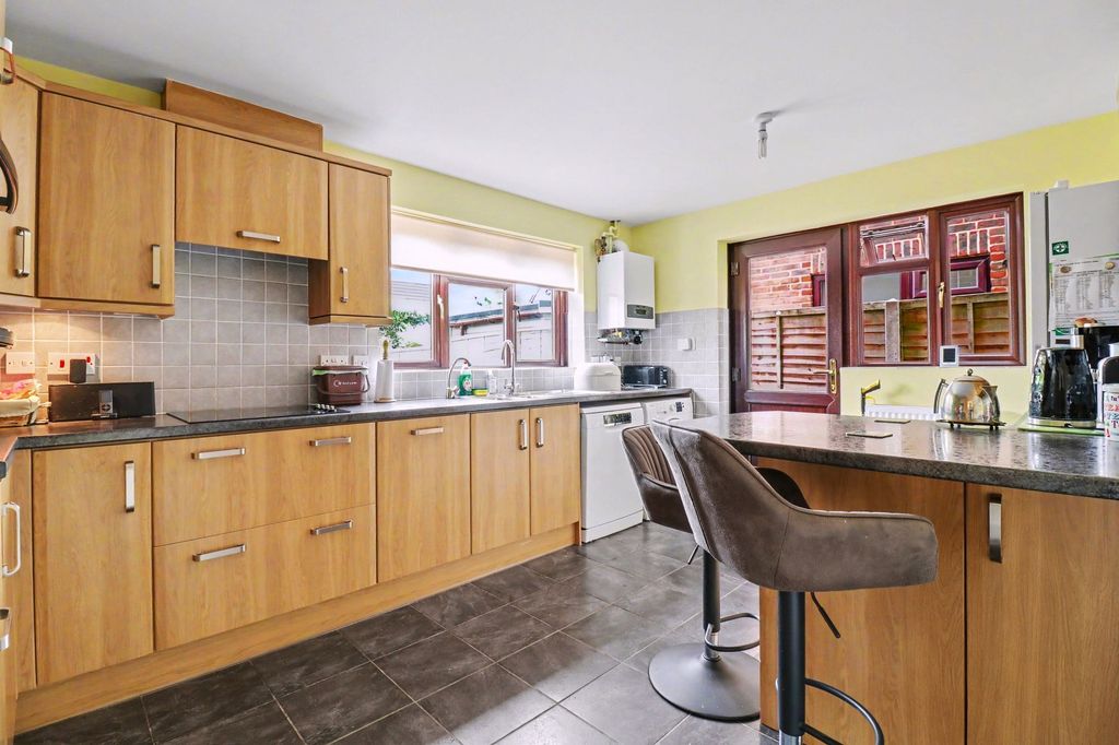 Property photo 2 of 16