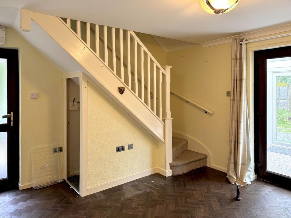 Property photo 3 of 12 Lounge