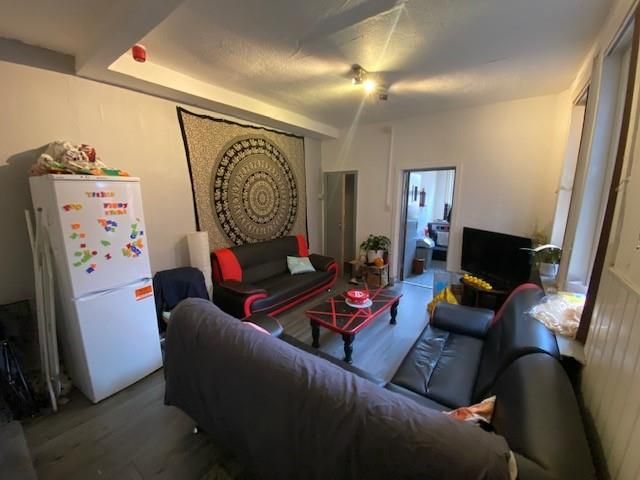 Property photo 3 of 17 Lounge