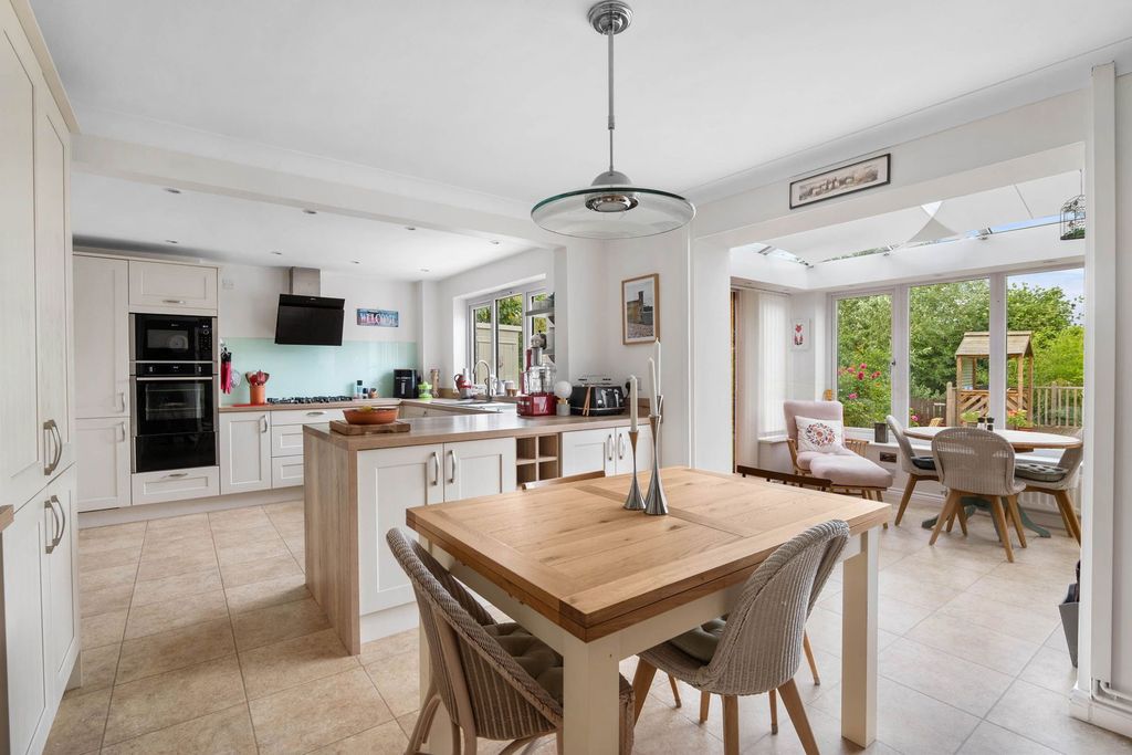 Property photo 2 of 24