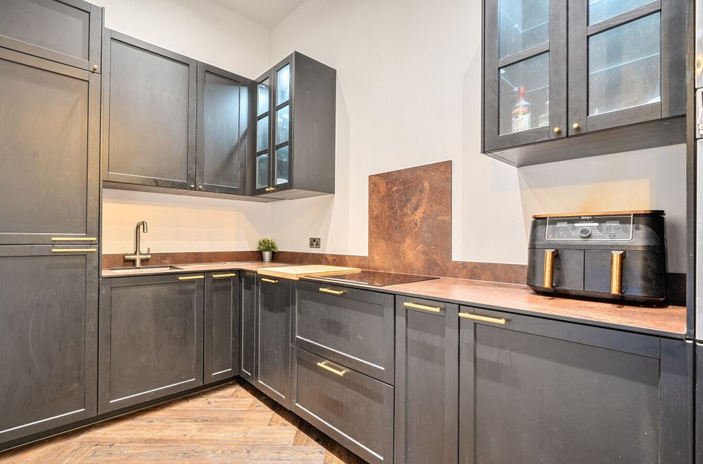 Property photo 3 of 9 1436206-18-69Ebb2...