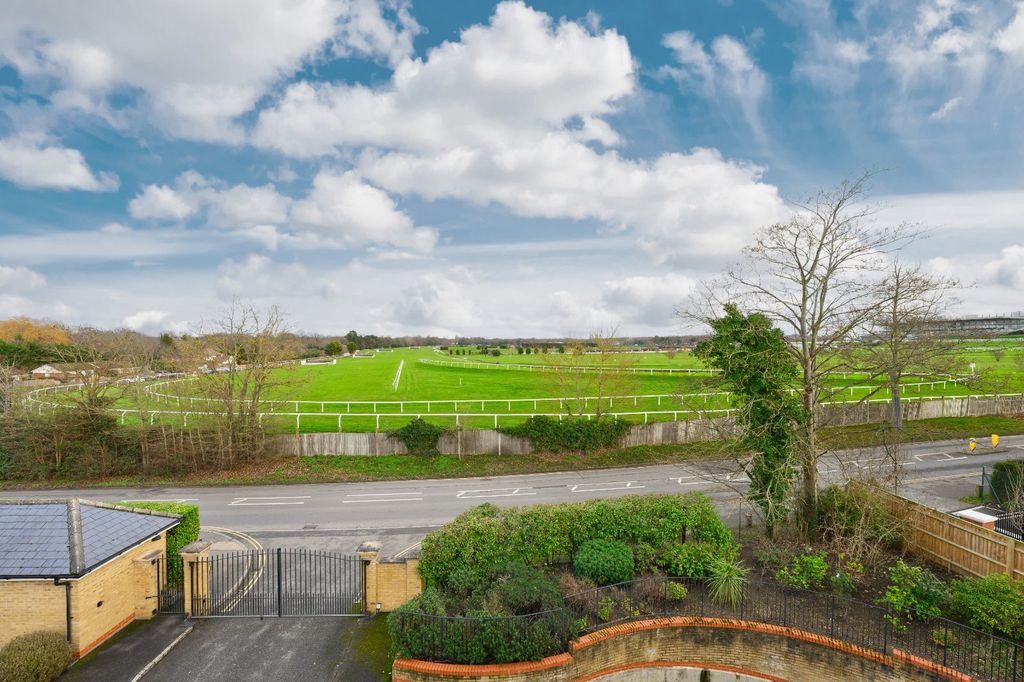 Property photo 2 of 13 Views Over Sandown