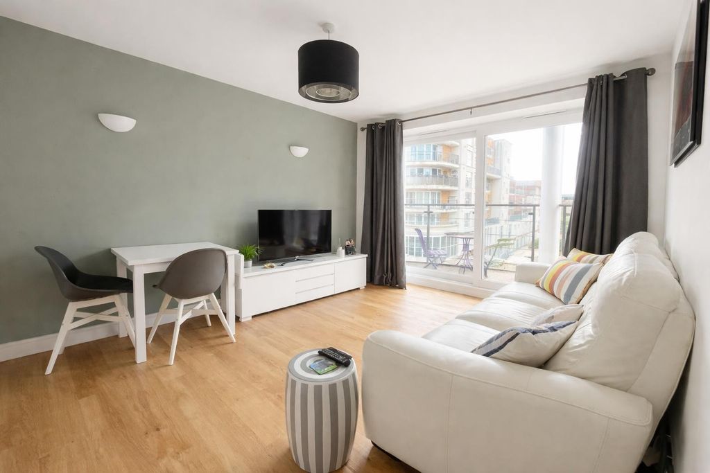 Property photo 1 of 9 Living Room