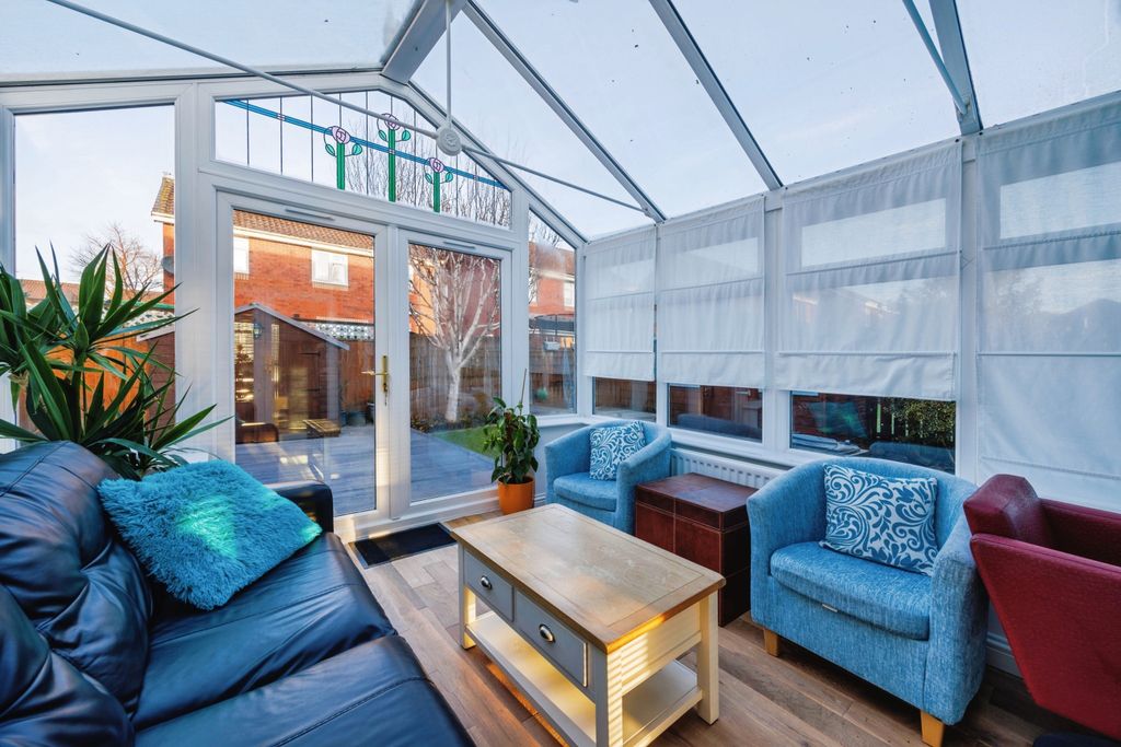 Property photo 3 of 14 Conservatory