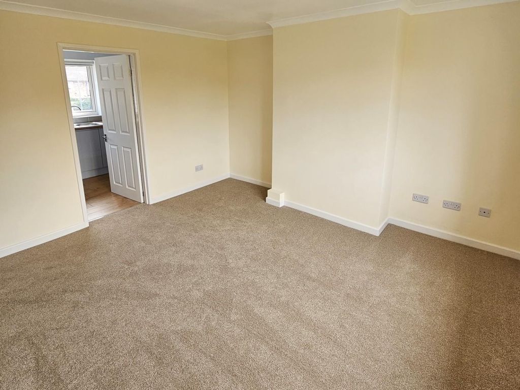 Property photo 3 of 13 Loung...Jpg