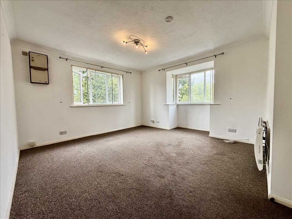 Property photo 3 of 12