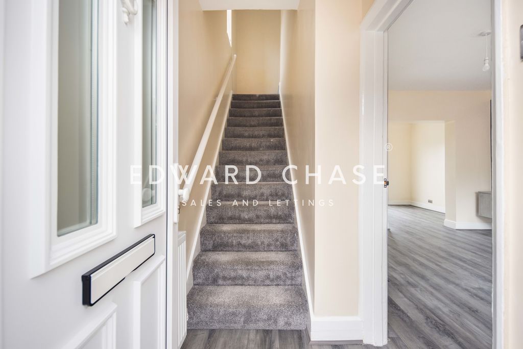 Property photo 2 of 15 Photo 3