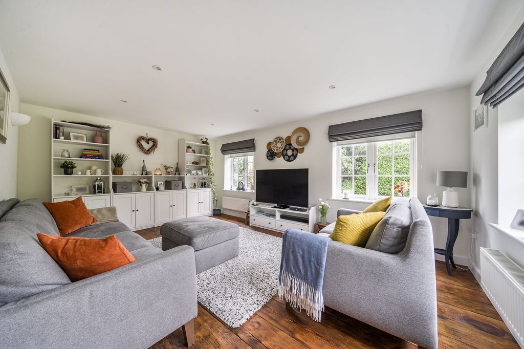 Property photo 3 of 28