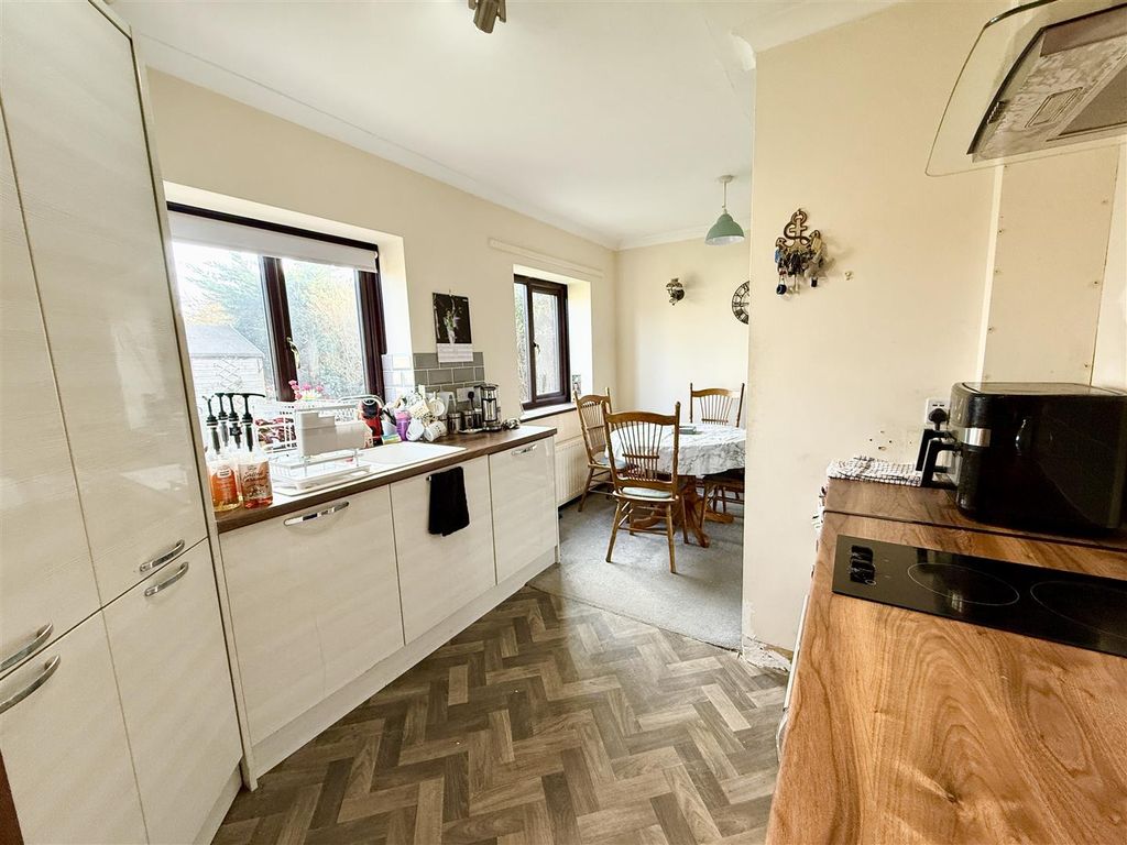 Property photo 3 of 15 Kitchen Diner