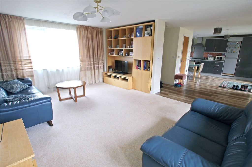 Property photo 2 of 15 Lounge