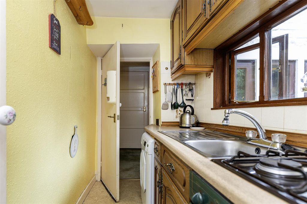 Property photo 3 of 20 Kitchen
