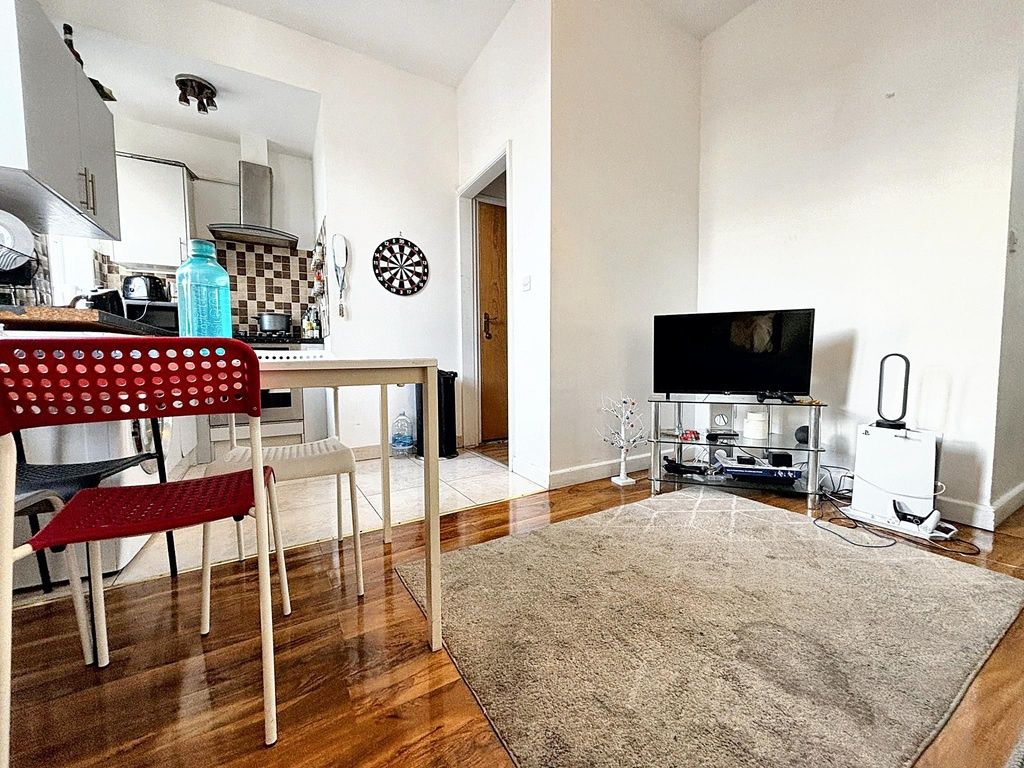 Property photo 3 of 15 Bright Open-Plan Living Area With Wood Floors, A N...
