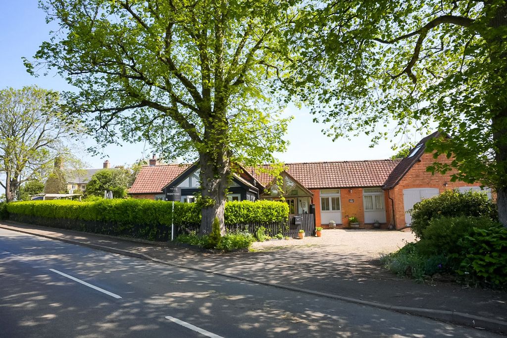 Property photo 1 of 28