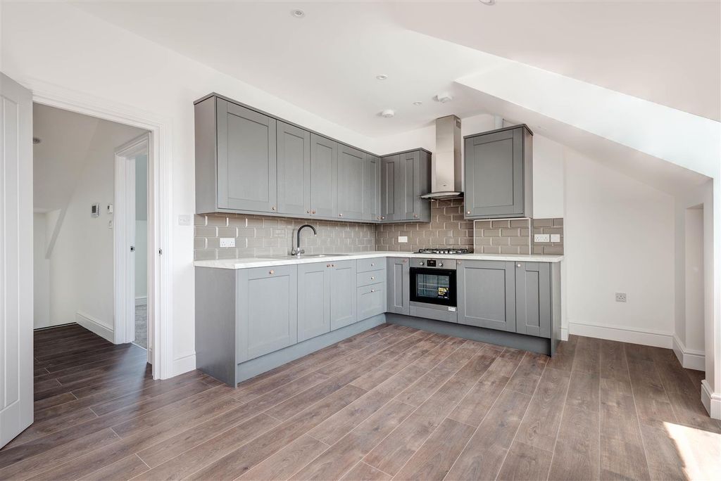 Property photo 2 of 12 Photo 03