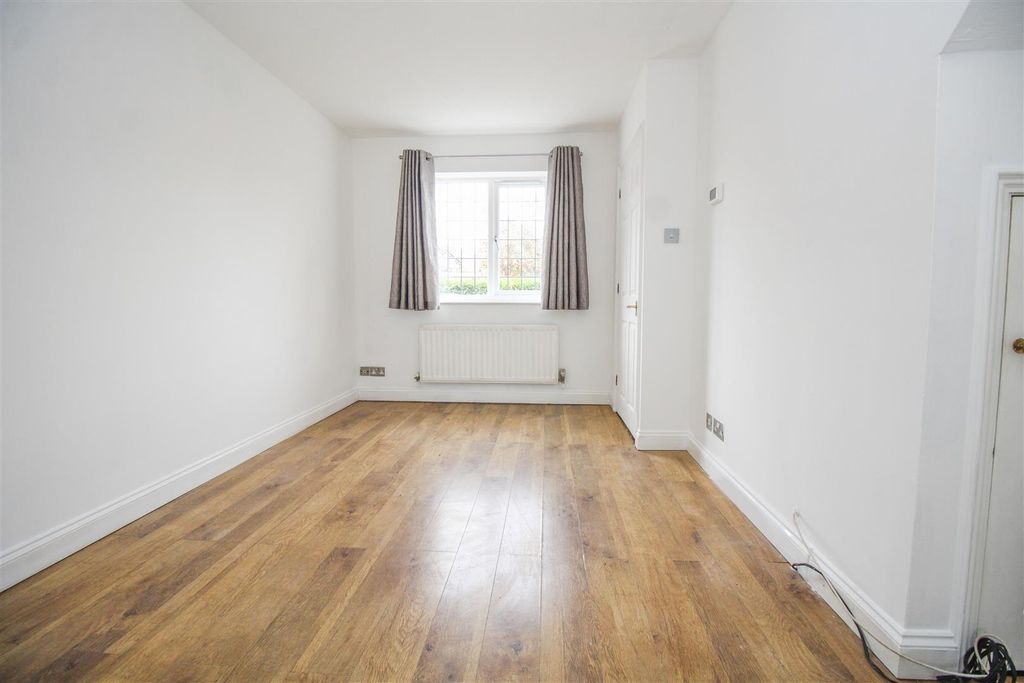 Property photo 2 of 13 Img_9875.Jpg