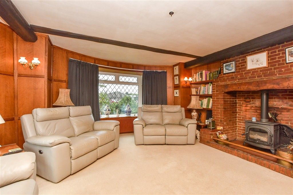Property photo 3 of 16 Lounge