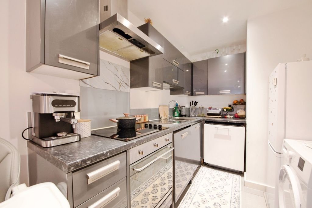 Property photo 2 of 11 Pbox-Img.Jpg