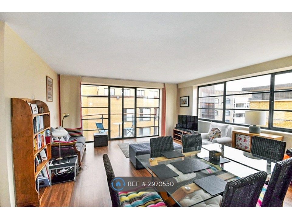 Property photo 3 of 11 Living Room