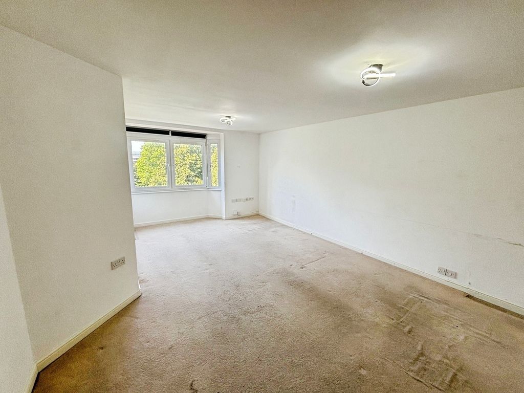 Property photo 3 of 6 Pbox-Img.Jpg