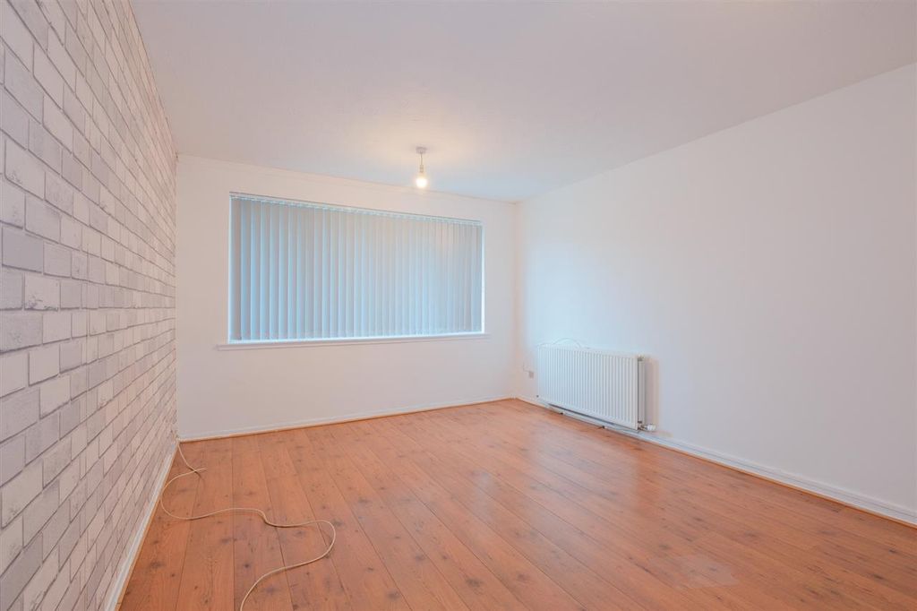 Property photo 2 of 11 Lounge