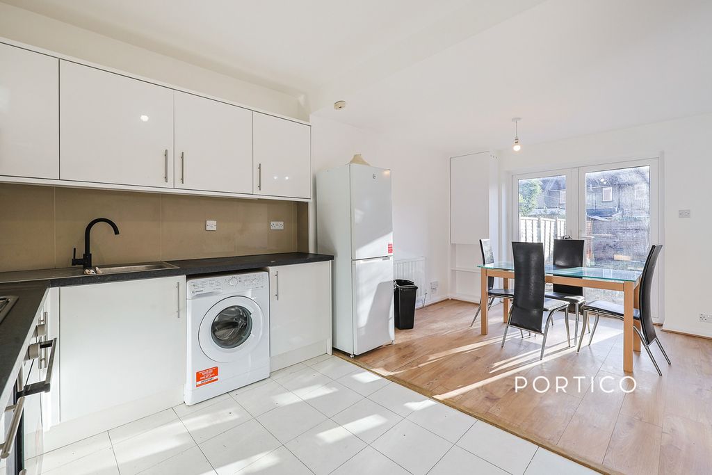 Property photo 2 of 8 Kitchen