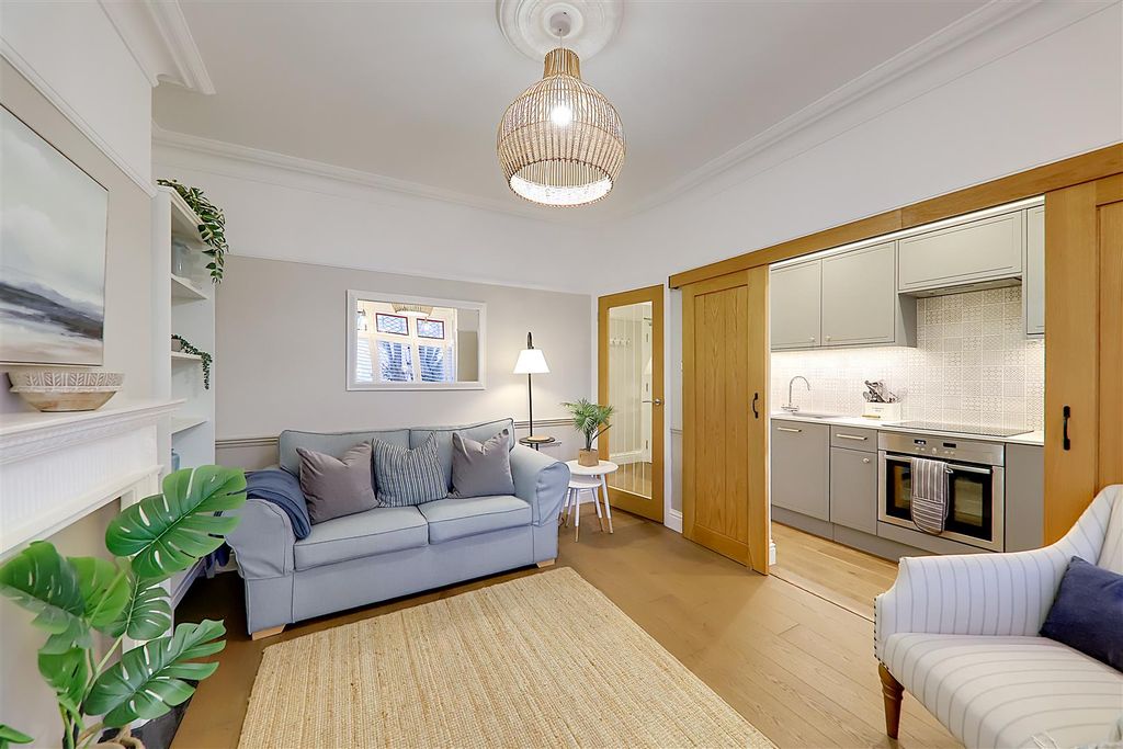 Property photo 3 of 12 Img_2816-Img_2818.Jpg