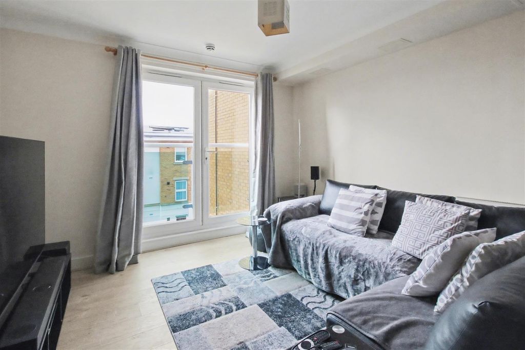 Property photo 3 of 8 Img_4324.Jpg