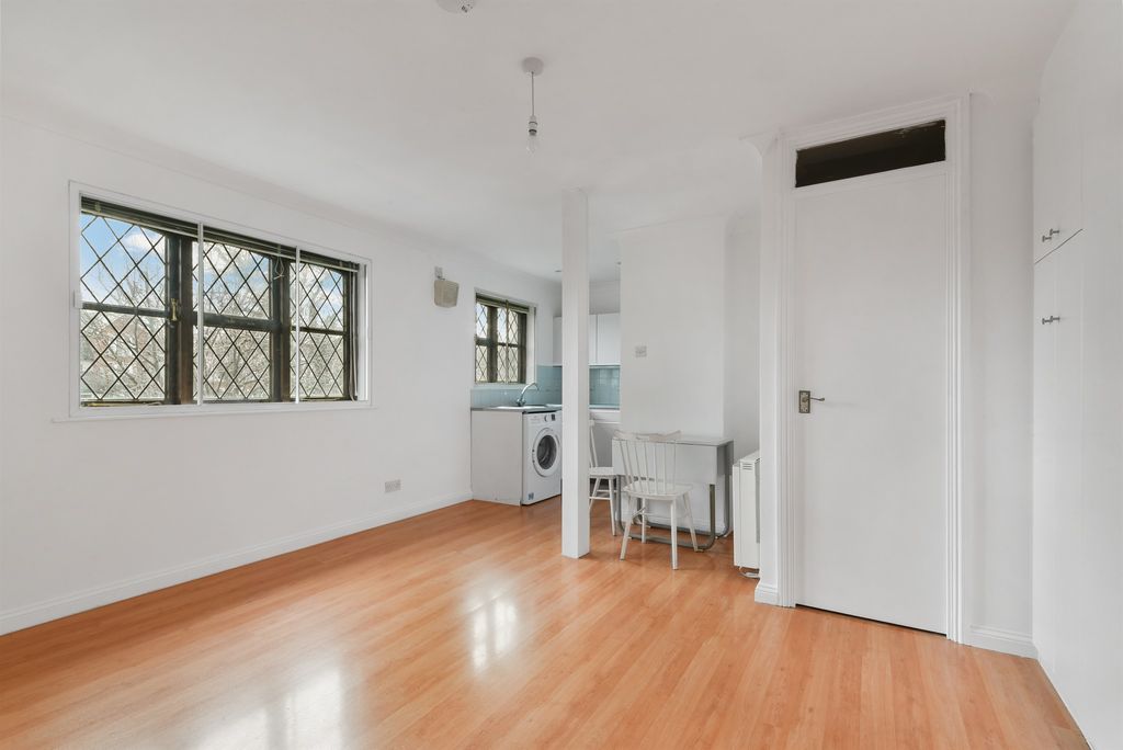 Property photo 2 of 8 Reception Room