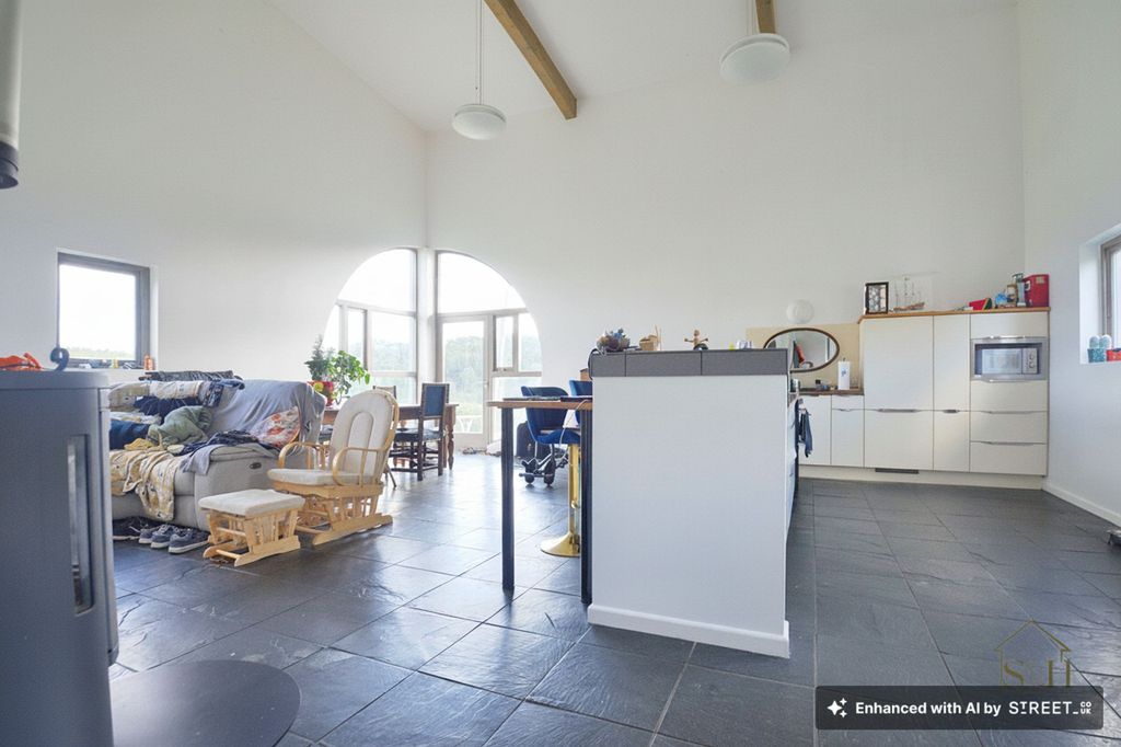 Property photo 3 of 10