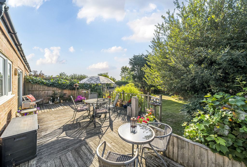 Property photo 2 of 15 1336011-9-689A34d...