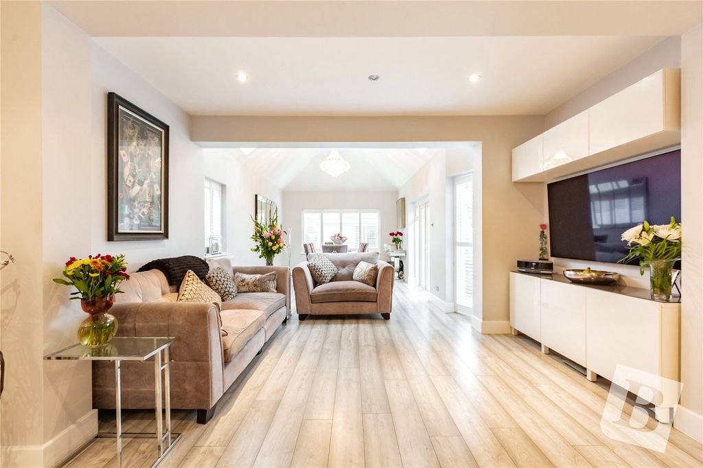 Property photo 2 of 32 Lounge/Dining Room