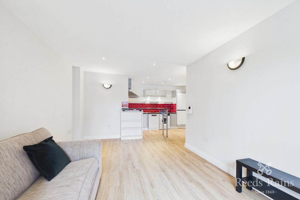 Property photo 2 of 14 Picture No. 05