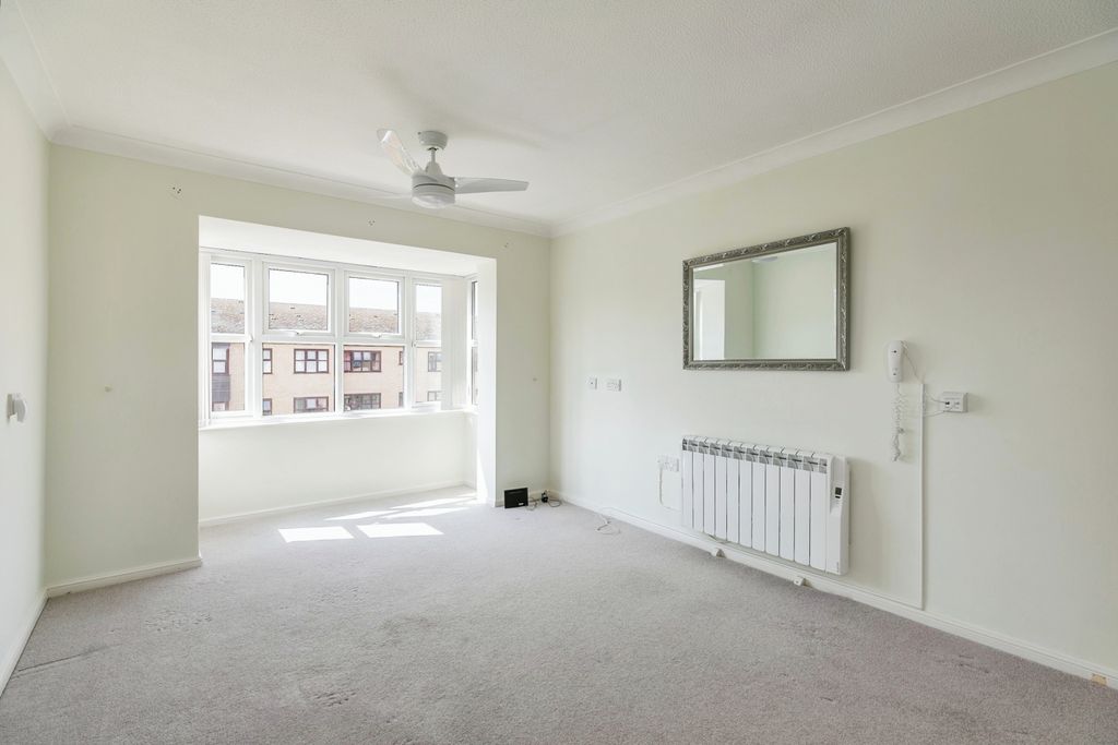 Property photo 2 of 10 Living Room