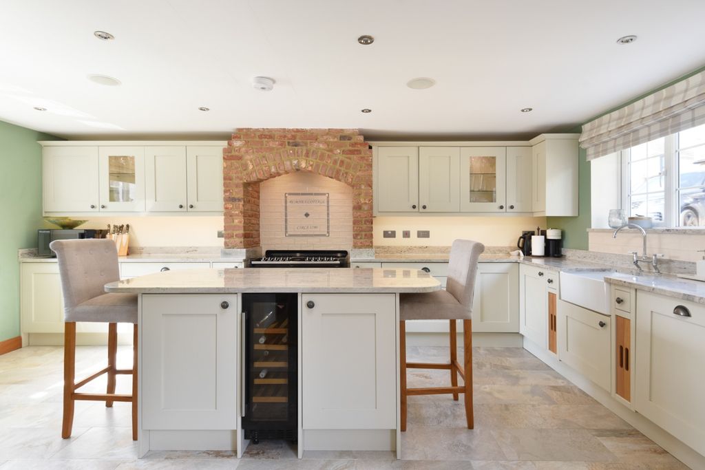 Property photo 3 of 28 2710207