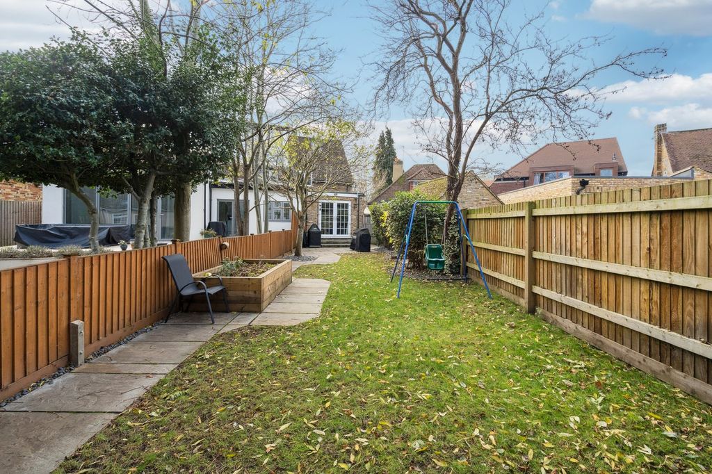 Property photo 2 of 25