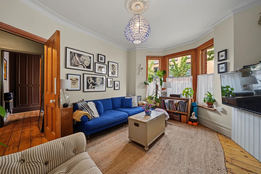 Property photo 3 of 12 1
