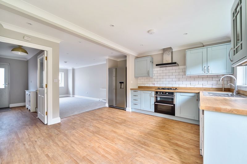 Property photo 3 of 15 Photo 6