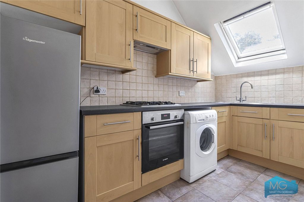 Property photo 2 of 9 Picture No. 11