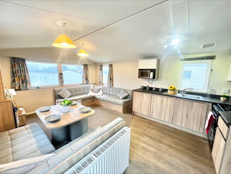 Property photo 1 of 14 Mistral 1